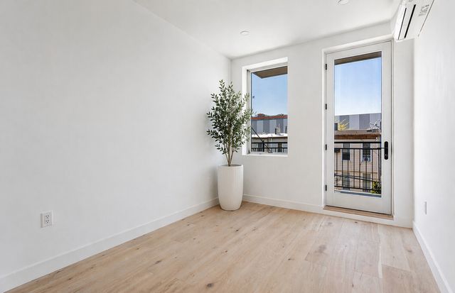 109 Troutman St Apt 3B, New York City, NY 11206