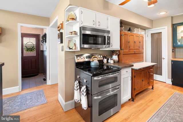 1946 WASHINGTON LN, Jenkintown, PA 19046