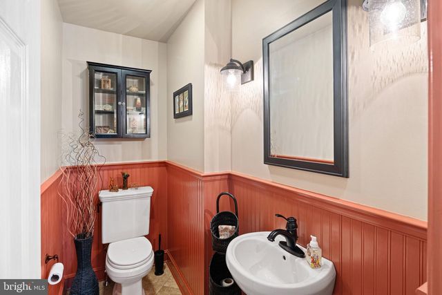 1946 WASHINGTON LN, Jenkintown, PA 19046