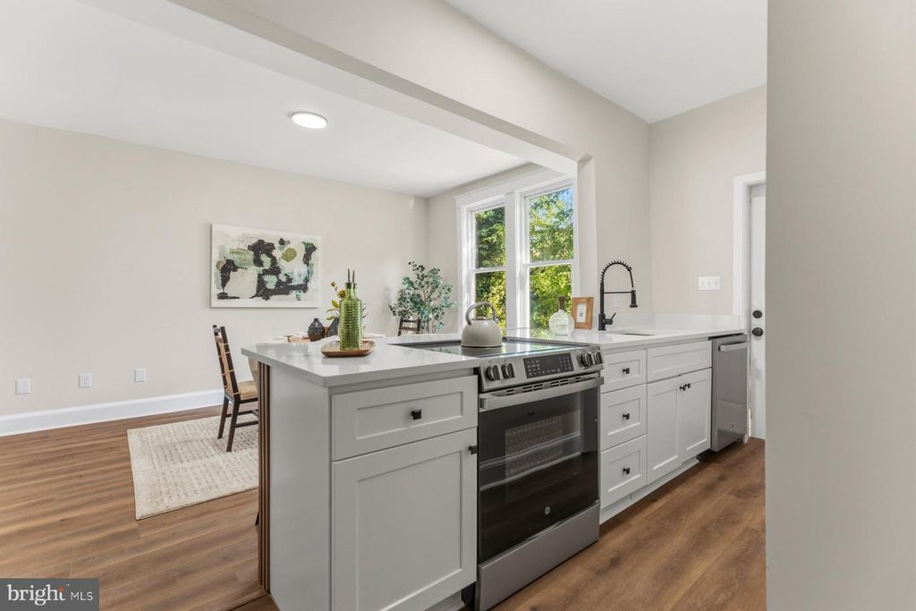 Image 11 of property listing at 739 MCCABE AVE, Baltimore, MD 21212
