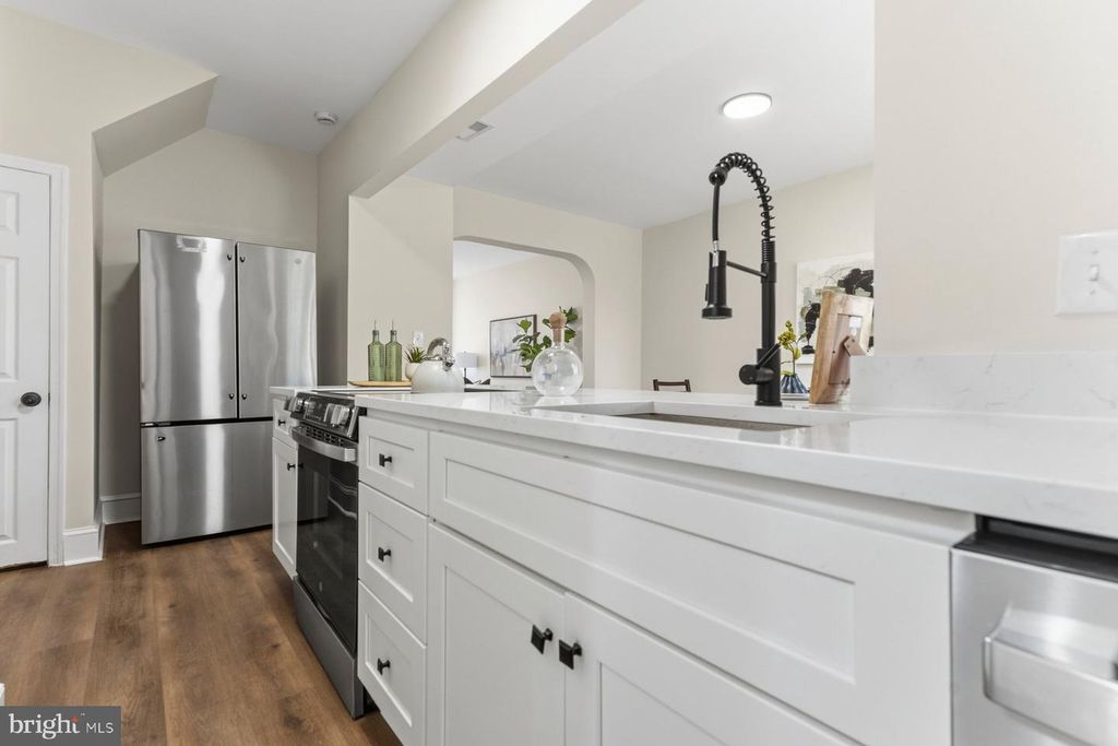 Image 12 of property listing at 739 MCCABE AVE, Baltimore, MD 21212