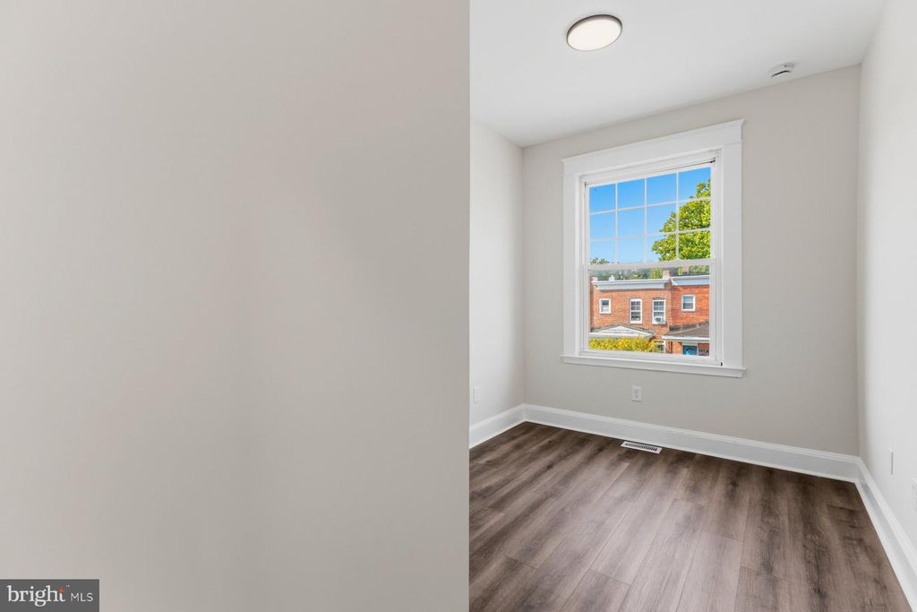 Image 13 of property listing at 739 MCCABE AVE, Baltimore, MD 21212