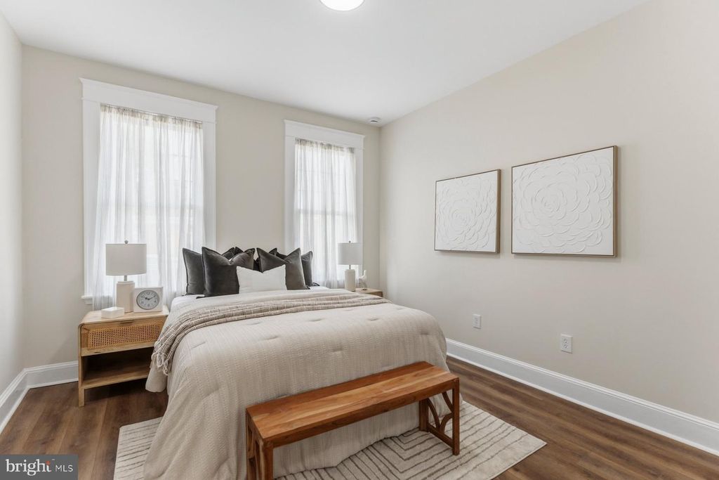 Image 15 of property listing at 739 MCCABE AVE, Baltimore, MD 21212