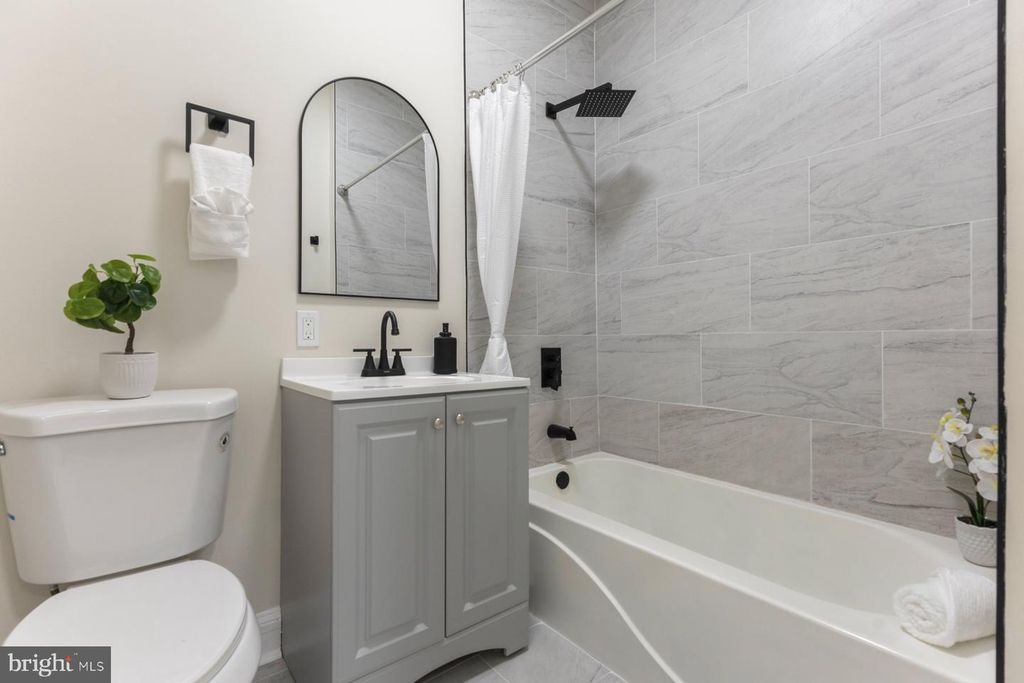 Image 19 of property listing at 739 MCCABE AVE, Baltimore, MD 21212