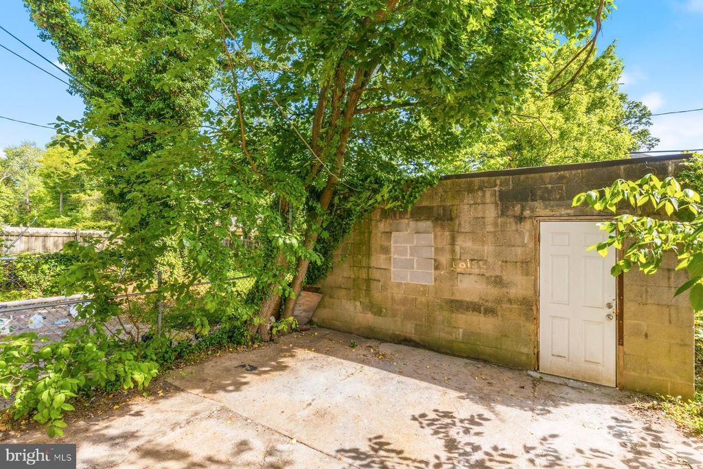Image 23 of property listing at 739 MCCABE AVE, Baltimore, MD 21212