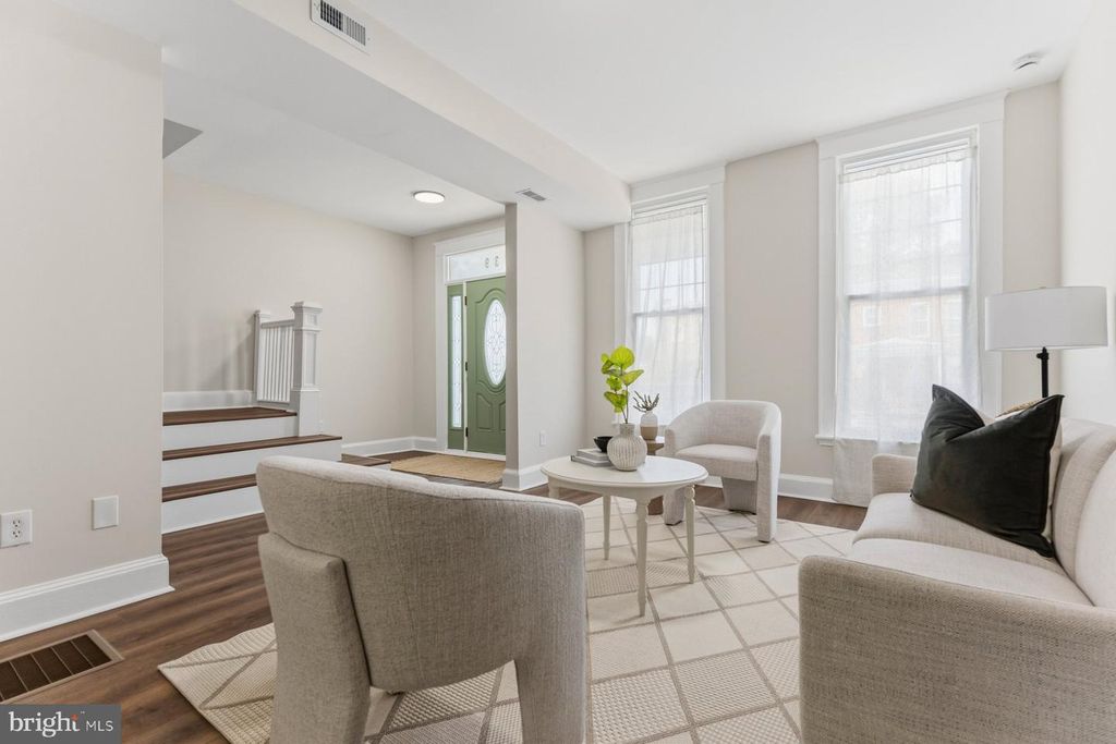 Image 7 of property listing at 739 MCCABE AVE, Baltimore, MD 21212