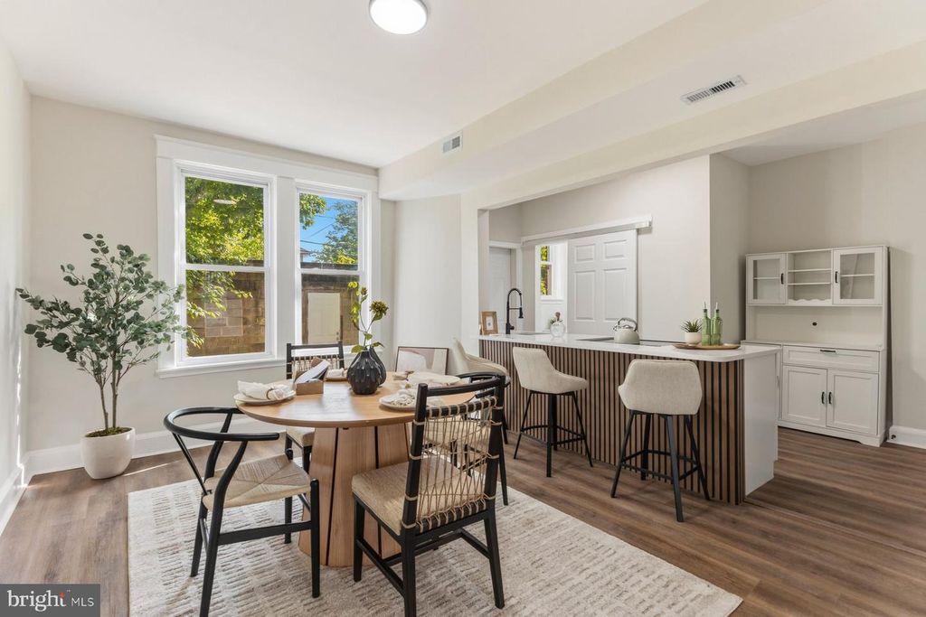 Image 9 of property listing at 739 MCCABE AVE, Baltimore, MD 21212