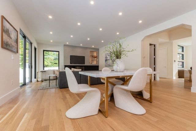 63 Drumlin Rd, Newton, MA 02459