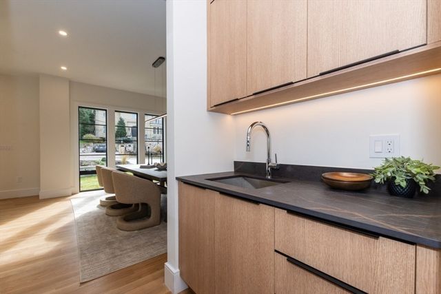 63 Drumlin Rd, Newton, MA 02459