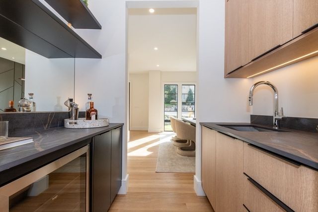 63 Drumlin Rd, Newton, MA 02459