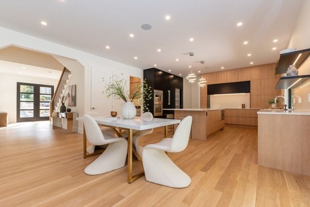 63 Drumlin Rd, Newton, MA 02459