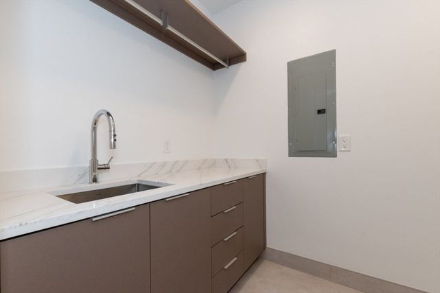 63 Drumlin Rd, Newton, MA 02459