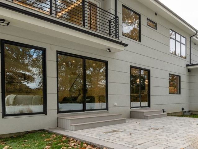 63 Drumlin Rd, Newton, MA 02459