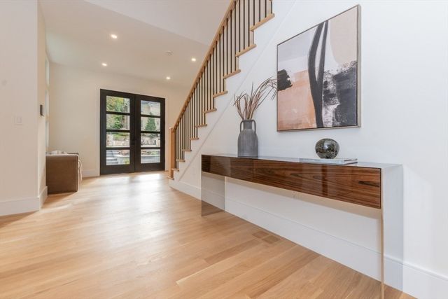 63 Drumlin Rd, Newton, MA 02459