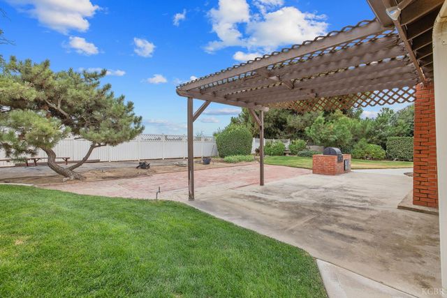 1714 N Blythe, Fresno, CA 93722