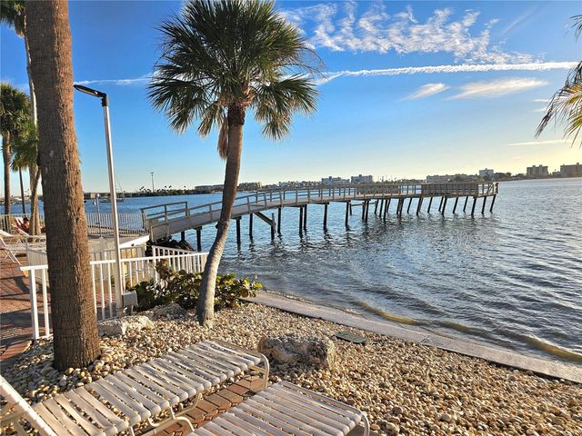 4525 COVE CIRCLE 1002, St Petersburg, FL 33708