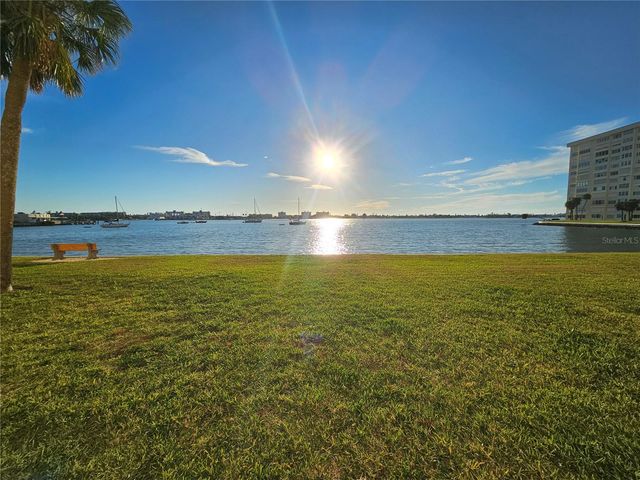 4525 COVE CIRCLE 1002, St Petersburg, FL 33708