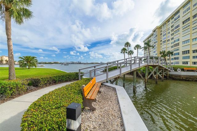 4525 COVE CIRCLE 1002, St Petersburg, FL 33708