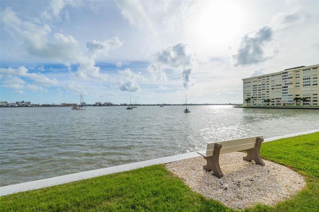 4525 COVE CIRCLE 1002, St Petersburg, FL 33708