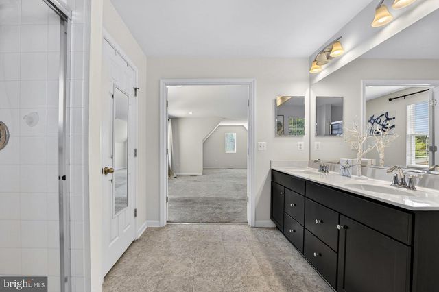 136 DEEP CREEK RD, Ranson, WV 25438