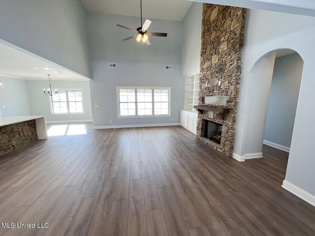 206 Poplar Lane, Holly Springs, MS 38635