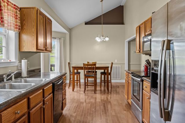 202 Parkside Ln, Burns, TN 37029