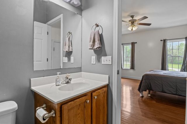 202 Parkside Ln, Burns, TN 37029