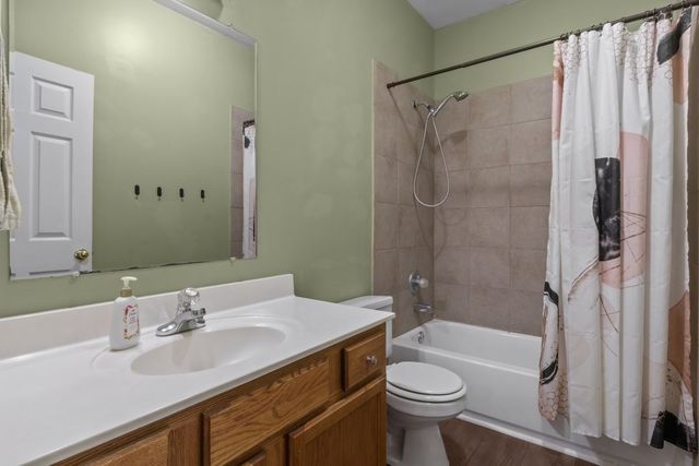 202 Parkside Ln, Burns, TN 37029
