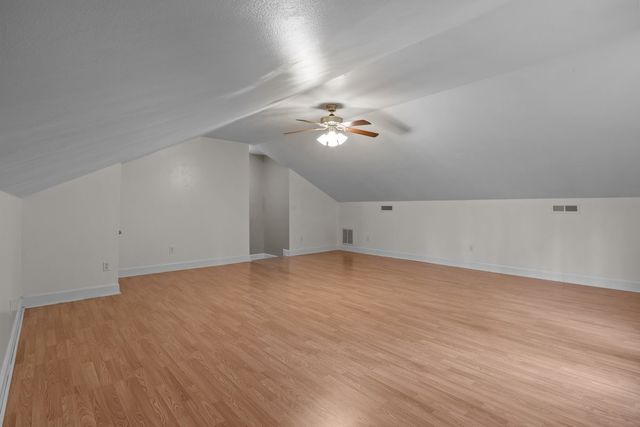 202 Parkside Ln, Burns, TN 37029