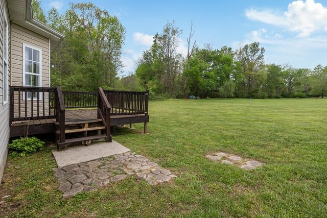 202 Parkside Ln, Burns, TN 37029