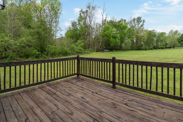 202 Parkside Ln, Burns, TN 37029