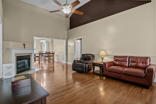 202 Parkside Ln, Burns, TN 37029