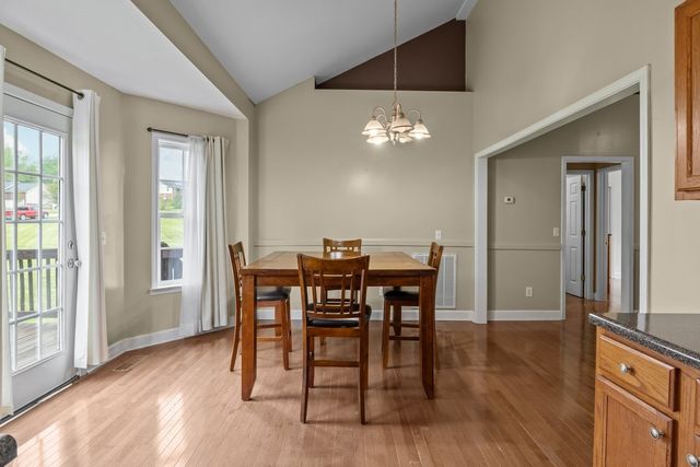 202 Parkside Ln, Burns, TN 37029