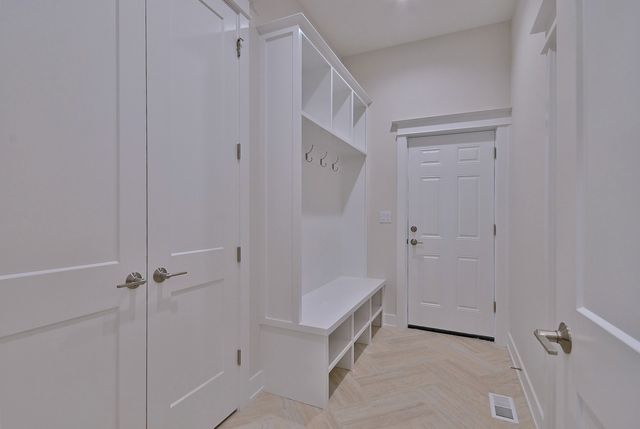 594 W Comstock Avenue, Elmhurst, IL 60126