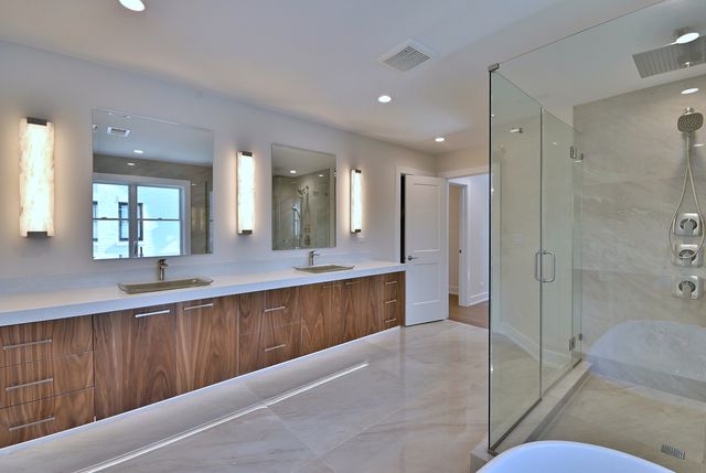 594 W Comstock Avenue, Elmhurst, IL 60126