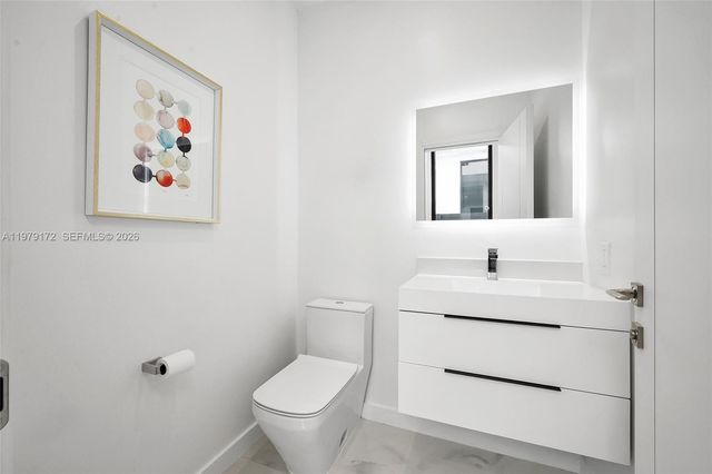 2516 NE 21st St B, Fort Lauderdale, FL 33305