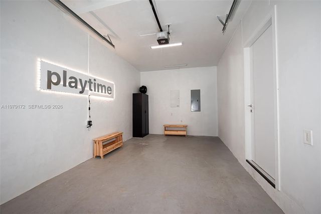 2516 NE 21st St B, Fort Lauderdale, FL 33305