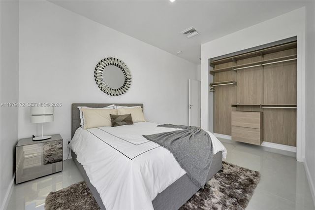 2516 NE 21st St B, Fort Lauderdale, FL 33305