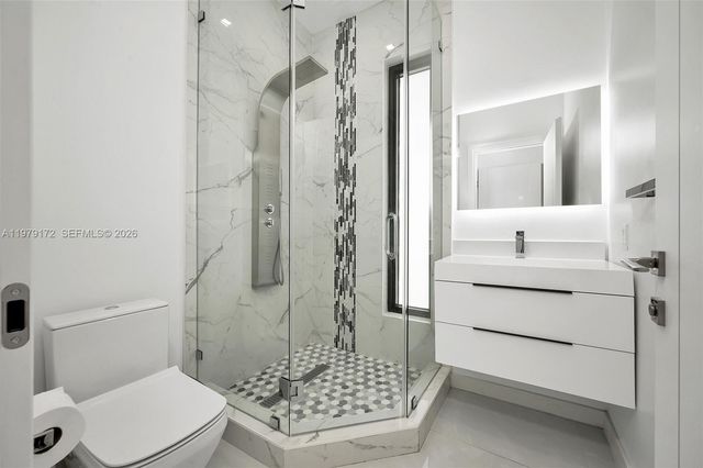 2516 NE 21st St B, Fort Lauderdale, FL 33305