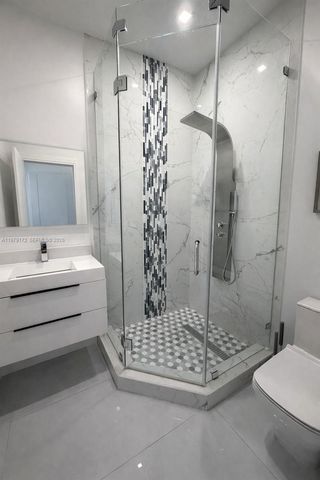 2516 NE 21st St B, Fort Lauderdale, FL 33305