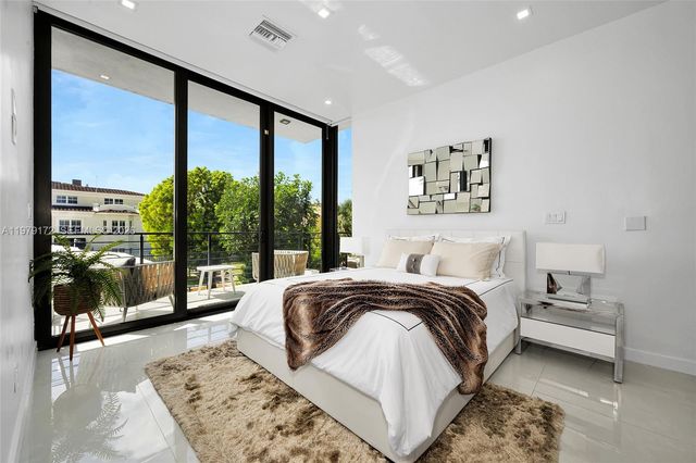 2516 NE 21st St B, Fort Lauderdale, FL 33305