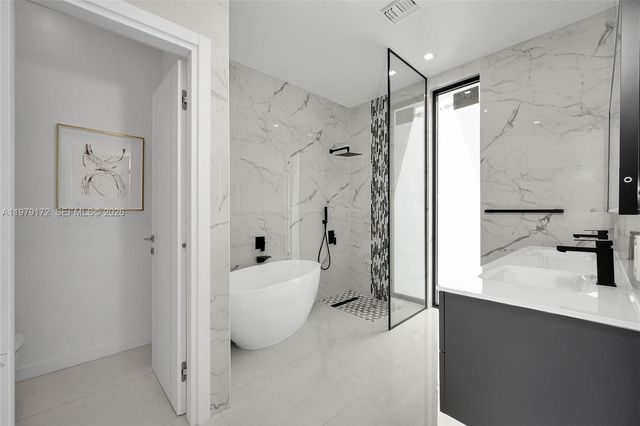 2516 NE 21st St B, Fort Lauderdale, FL 33305