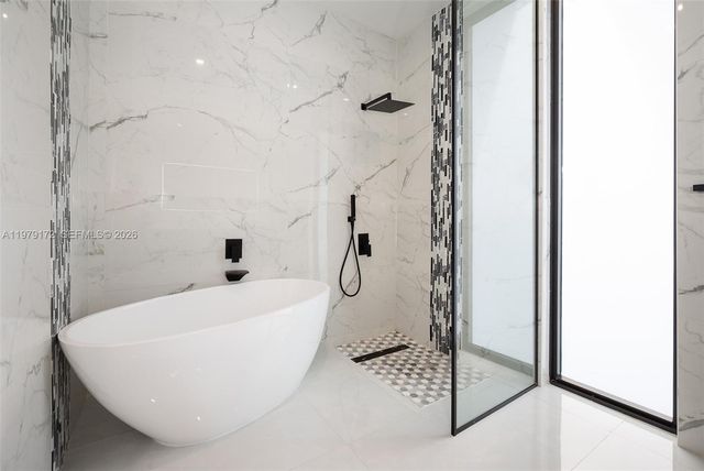 2516 NE 21st St B, Fort Lauderdale, FL 33305