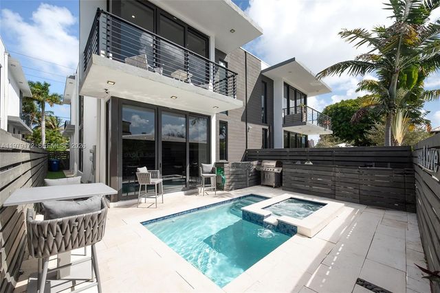 2516 NE 21st St B, Fort Lauderdale, FL 33305