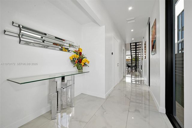 2516 NE 21st St B, Fort Lauderdale, FL 33305