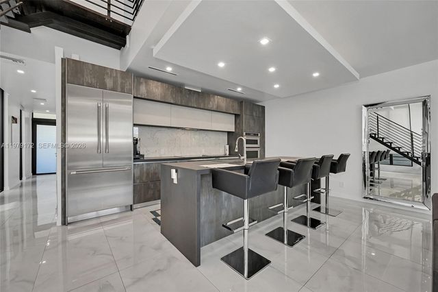 2516 NE 21st St B, Fort Lauderdale, FL 33305