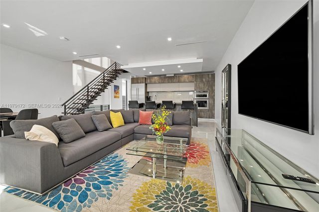 2516 NE 21st St B, Fort Lauderdale, FL 33305