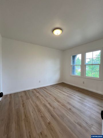 911 JQ Adams St, Oregon City, OR 97045