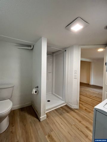 911 JQ Adams St, Oregon City, OR 97045