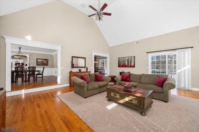 4 Steinbeck Ct, Alexandria Twp., NJ 08848